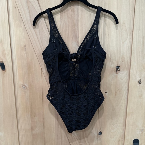 Becca Women's Crochet Plunging One-Piece Keyhole Swimsuit Size Small Black Sexy - Picture 9 of 16